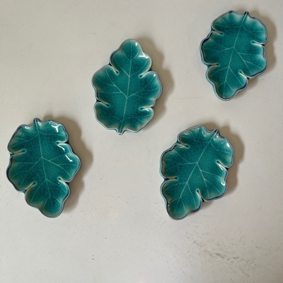 Dishes Celadon Blue Green Crackle Leaf Shape Japanese Ceramic  4.5x 4" - Picture 1 of 9